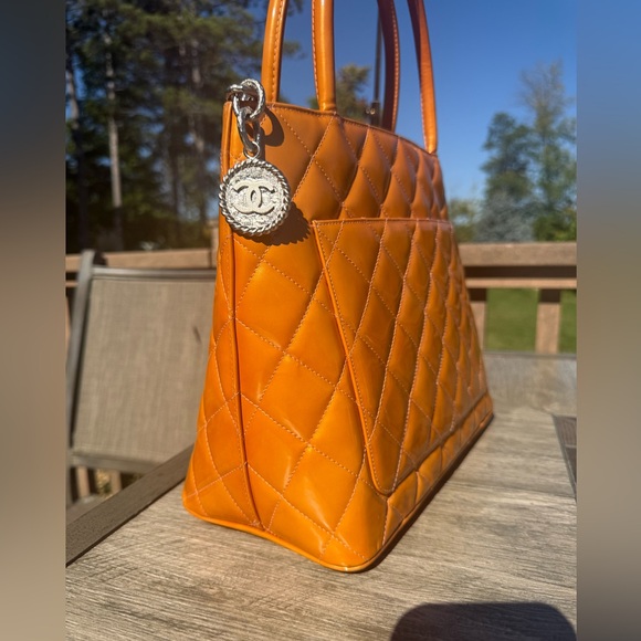 EUC! CHANEL Medallion Tote Vintage Patent Leather Quilted Shoulder Bag - Picture 4 of 17